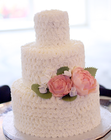 white piped wedding cake with pink gumpaste peonies