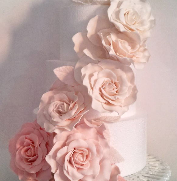 big roses wedding cake