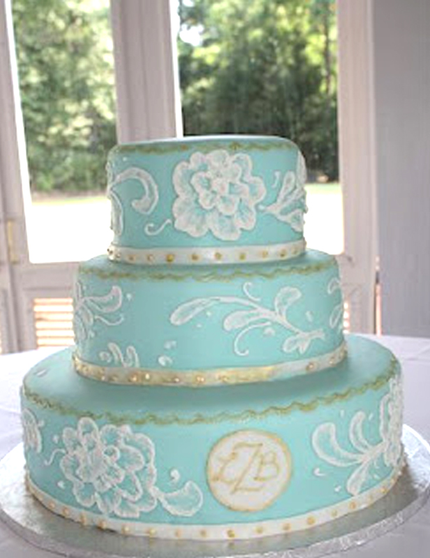 blue brush embroidery cake with gold details