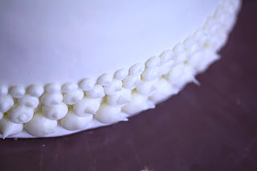 cake piped dots