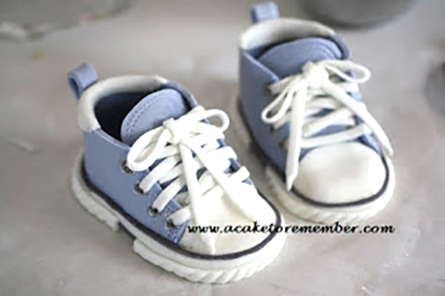 gumpaste baby shoes