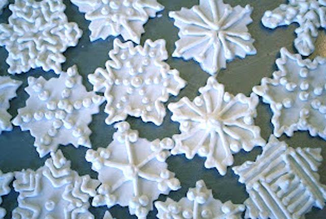 gumpaste snowflakes for a wedding cake