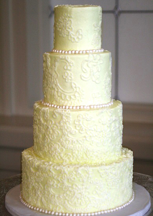 lace and pearls tall wedding cake