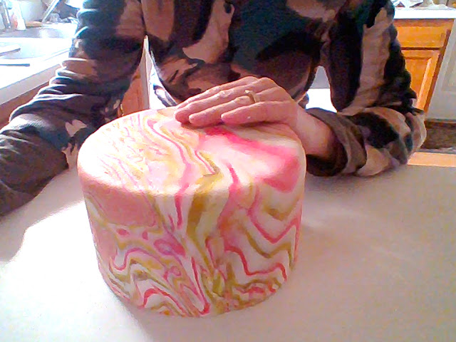 marbled fondant on a cake