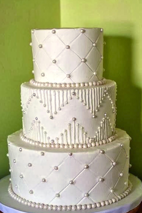 pearls and piping cake