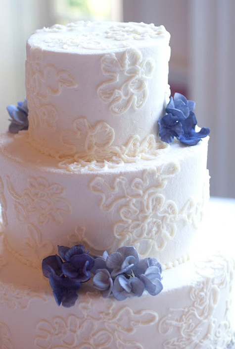 piped buttercream lace with blue gumpaste hydrangeas detail