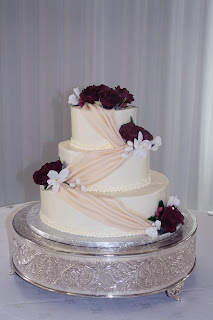 wedding-cake-with-gumpaste-flowers
