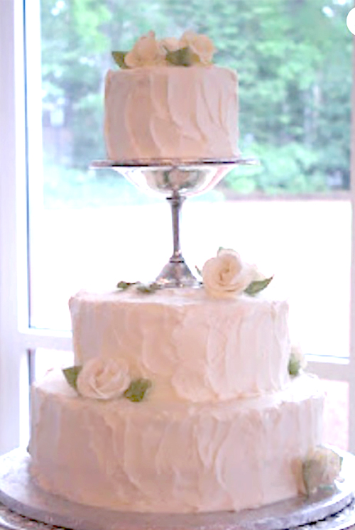 wedding cake with pedestal cake stand