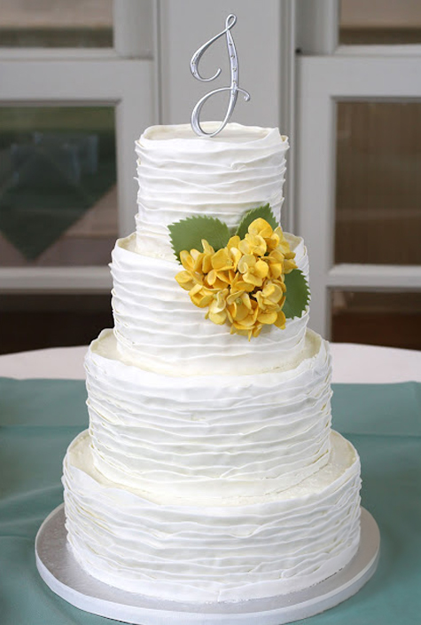 white fondant bands cake with yellow gumapste hydrangeas