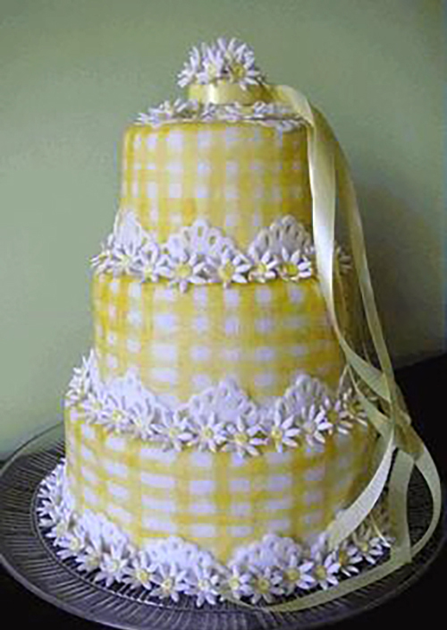 yellow gingham wedding cake