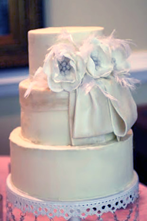 wedding cake with bow