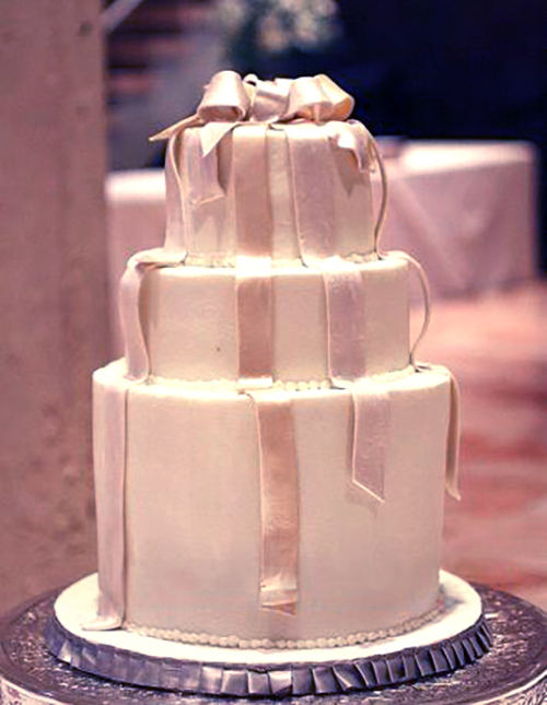wedding cake with gold and silver metallis fondant ribbons