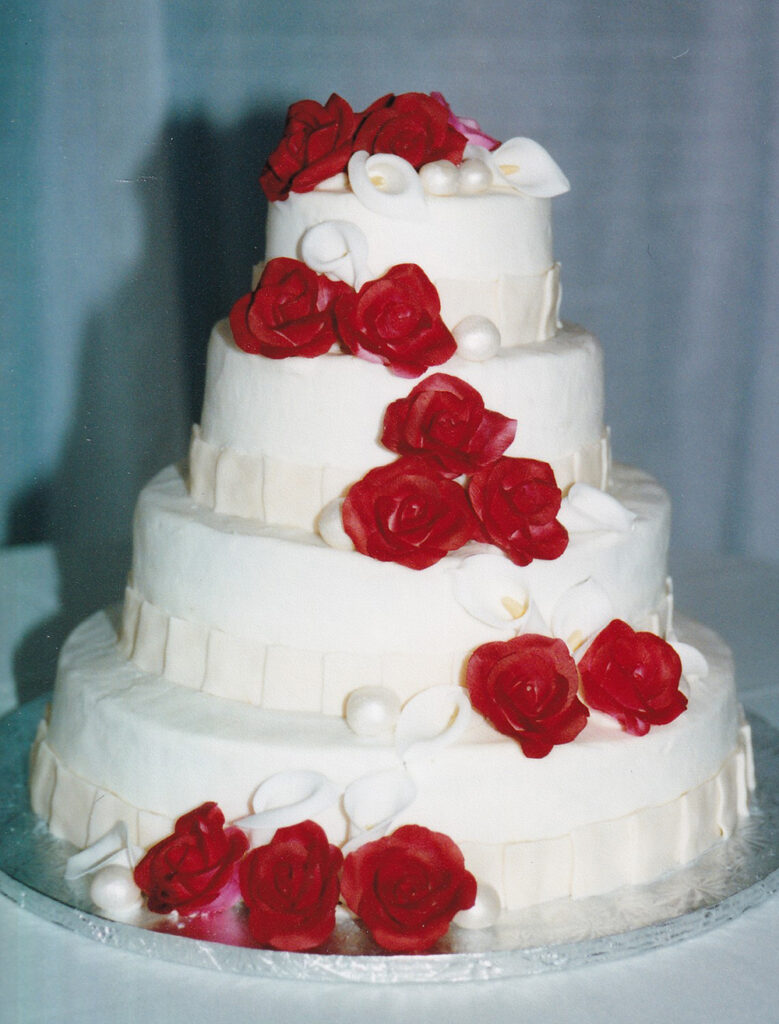 red roses and white fondant peat borders wedding cake