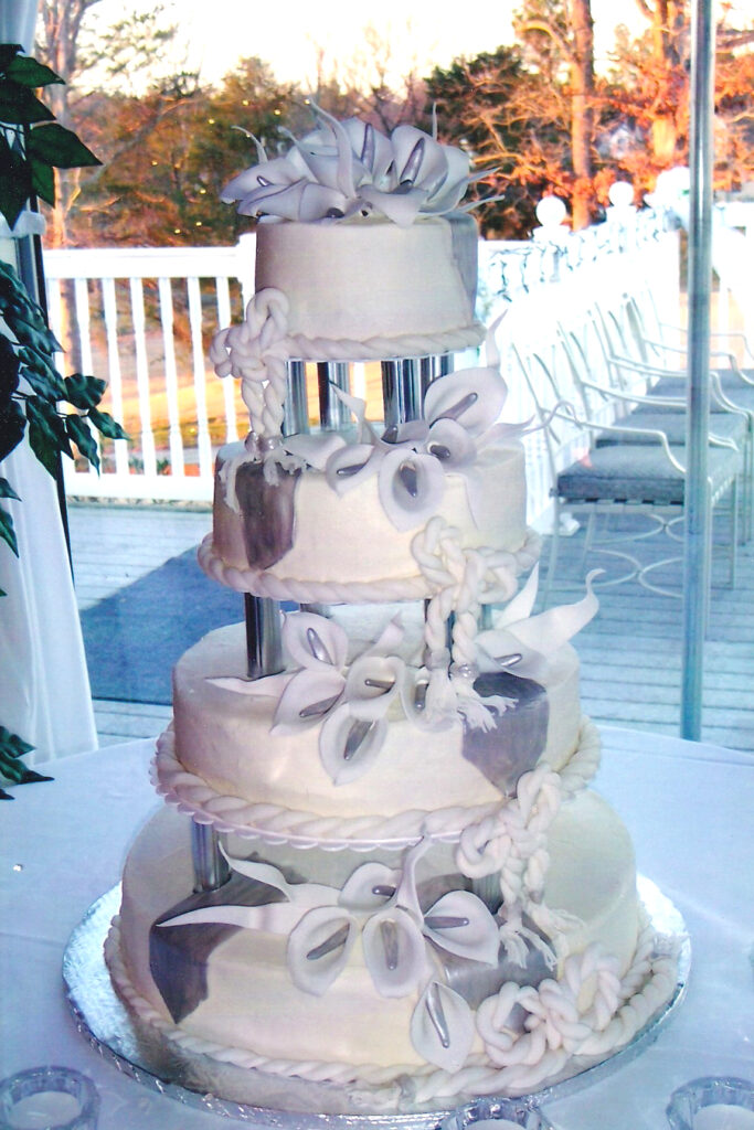 silver rope bows and callas wedding cake