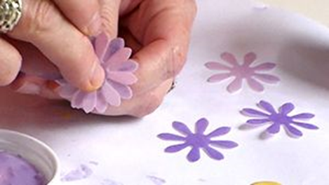 adding petals to the wafer paper daisy
