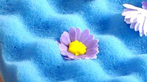 wafer paper daisy drying on a flower former mat