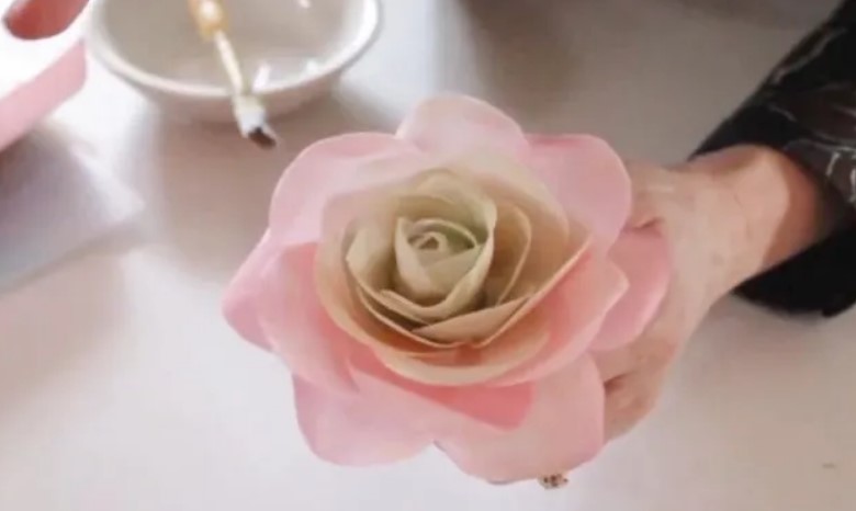 the final wafer paper rose with shaped outer petal edges