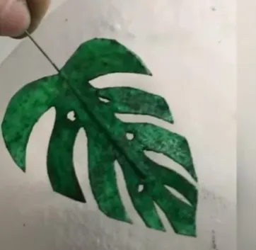 Edible wafer paper tropical leaf