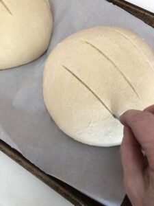 slashing the top of the bread