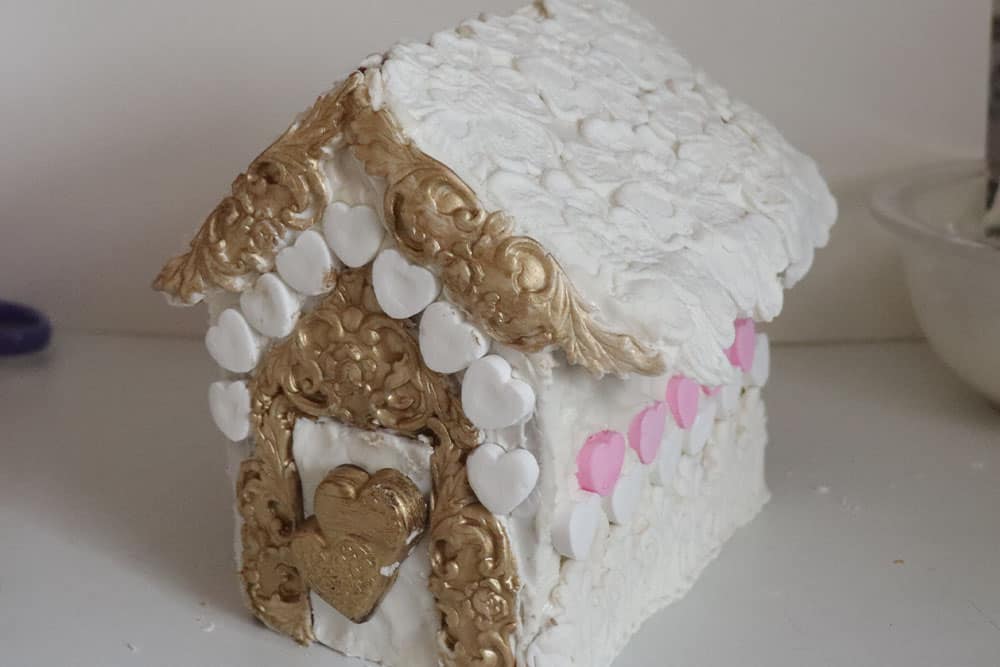 valentines-day-gingerbread-house