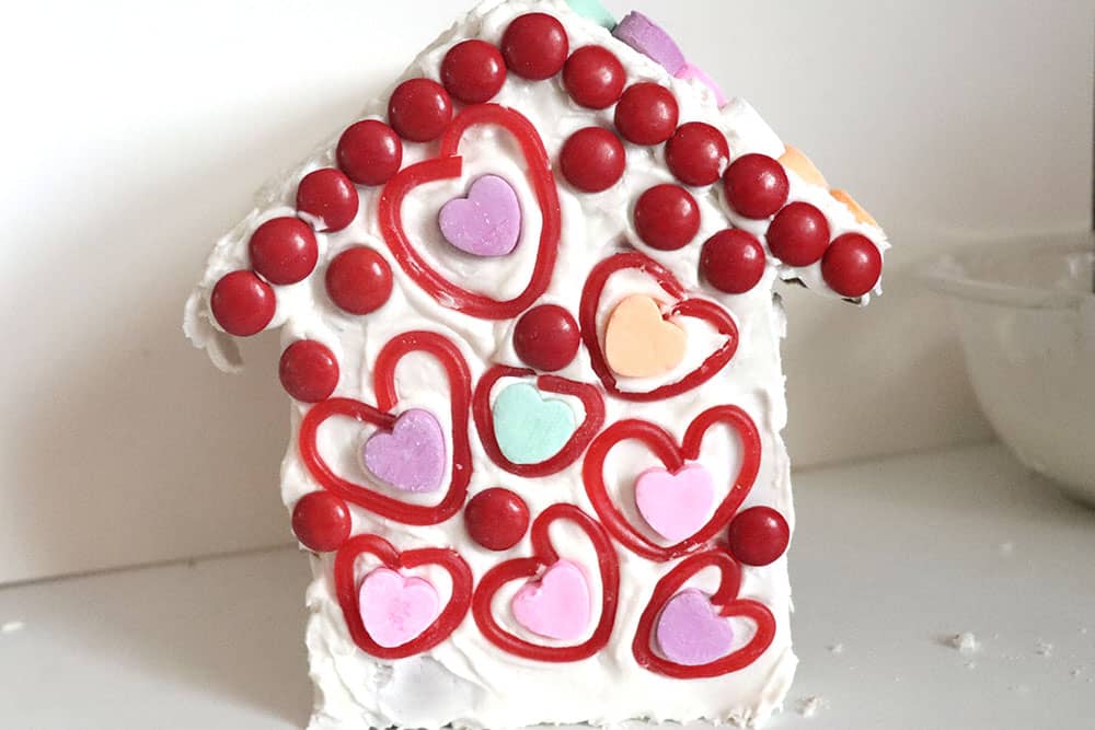 valentines-day-gingerbread-house