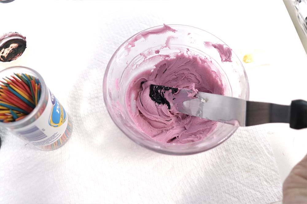 aster mauve food coloring in icing