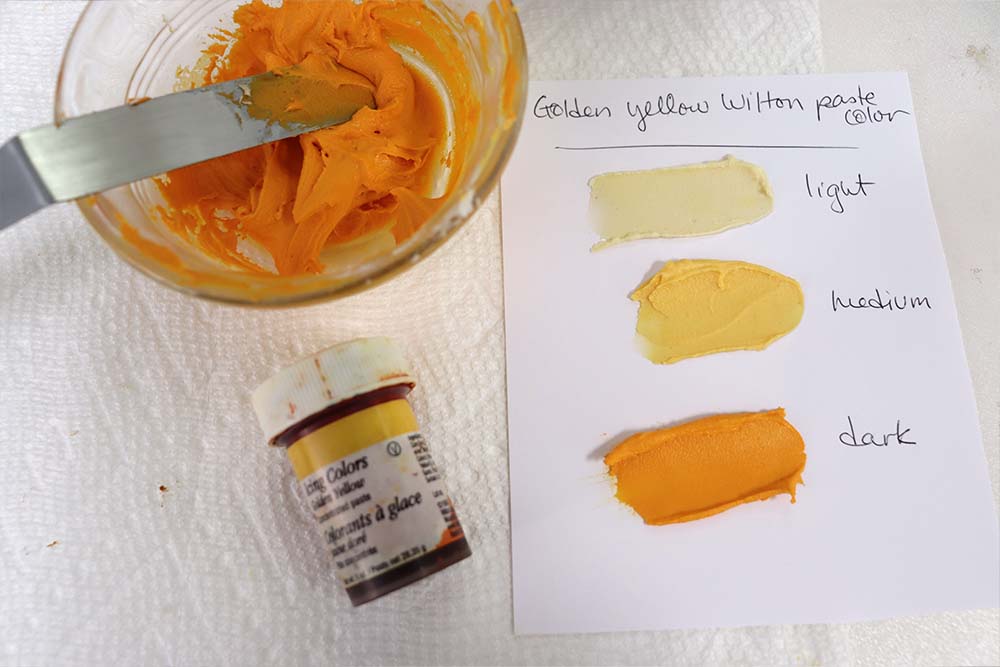 golden yellow wilton food coloring in icing