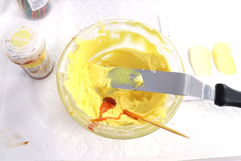 lemon yellow wilton food coloring in icing