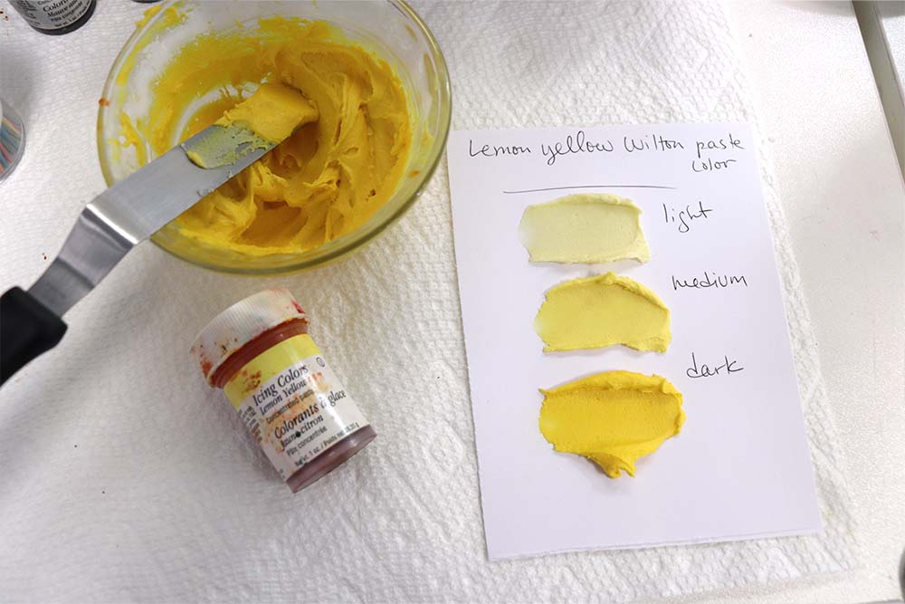 lemon yellow wilton food coloring in icing